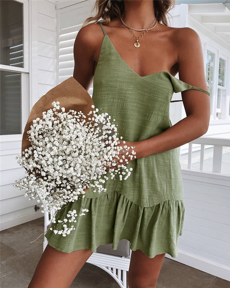 Vestido Curto em Linho com Alças Finas e Decote V
